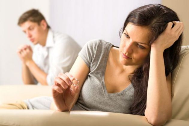 Pasangan Kurang Romantis? Cobalah 5 Cara Ini untuk Tarik Perhatiannya 
