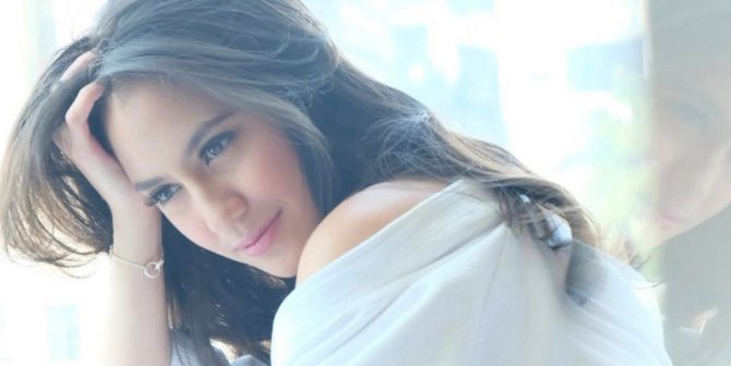 Pevita Pearce Unggah Foto Bareng Bayi, Netijen Berlomba Menghayal Jadi Ayahnya