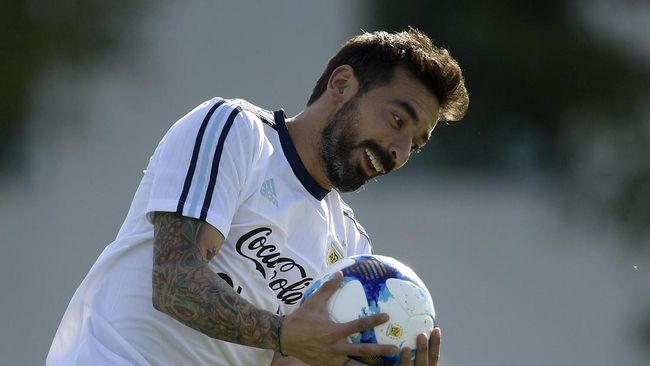 Lavezzi Minta Maaf pada Publik China Terkait Pose Mata Sipit 