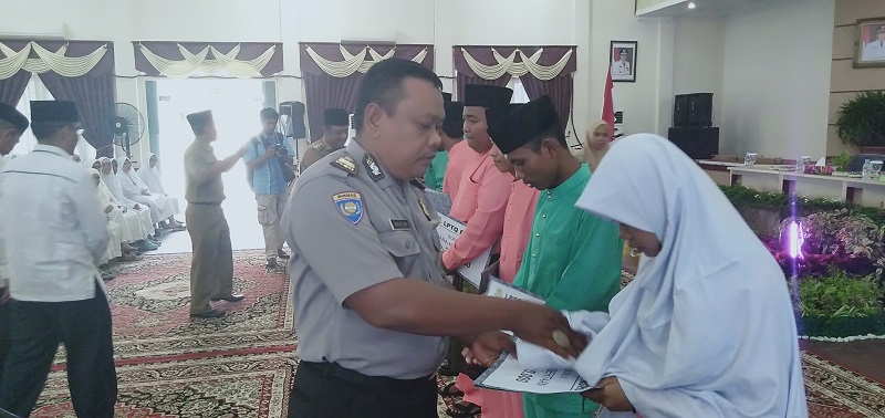 Pemkab Rohil Serahkan Rp214 Juta Bonus MTQ Riau 2018
