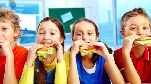 Studi: Anak dari Ibu yang Bekerja Lebih Berisiko Mengalami Obesitas 