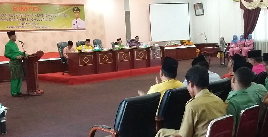 Buka Bimtek ADK dan DK, Bupati Rohil Minta Dana ADD Jangan Dipotong