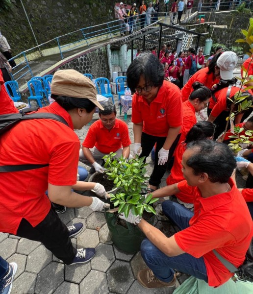 Yayasan Tarakanita Wilayah Yogyakarta Gelar Aksi Bersih Sungai Winongo dan Lingkungan dalam Rangka Carolus Day