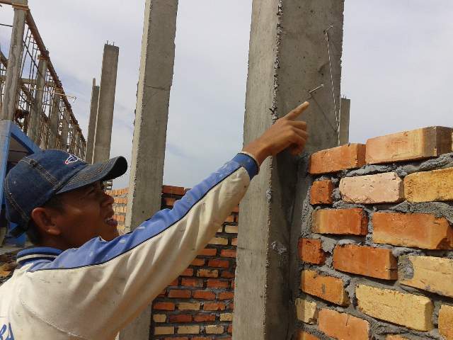 Proyek Gedung Sekolah di Bukitbatu Bengkalis Hanya Pakai Stik Paku 2 Inchi 