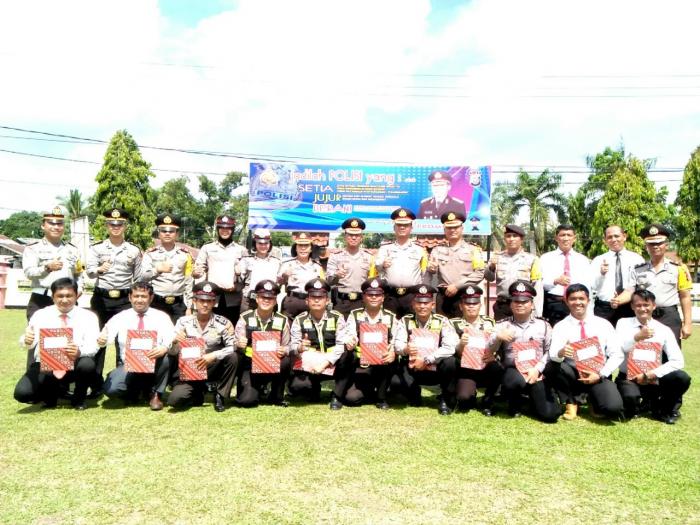 13 Pesonil Polres Kampar Dapat Reward