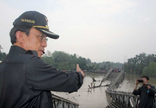 Bupati Inhil Janjikan Pembangunan Jembatan Kota Baru yang Rubuh Akan Dimulai 2 Hari Lagi