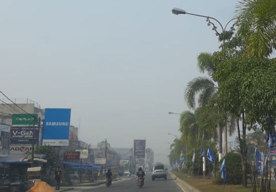 Kabut Asap Kian Pekat di Pelalawan, Warga Ogah Keluar Rumah