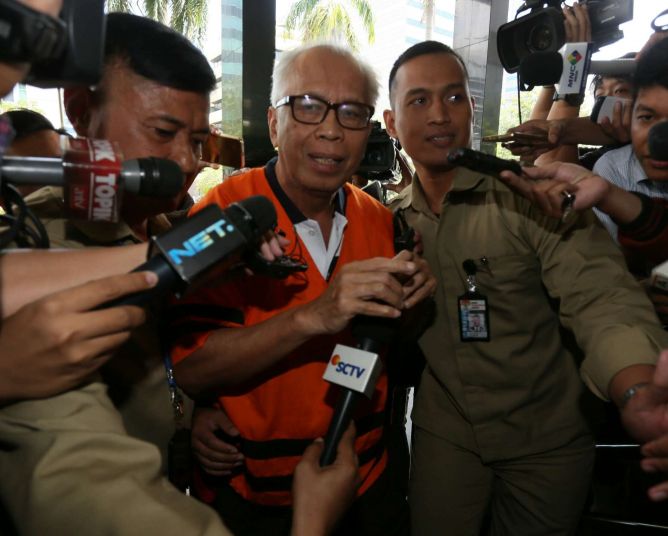 Hakim Perintahkan Kaligis Diperiksa Dokter IDI & Tunda Sidang