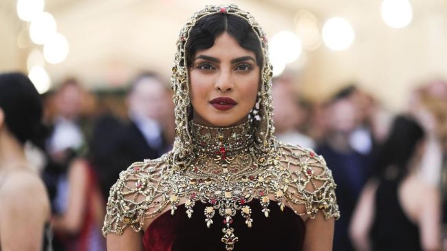 Priyanka Chopra Ikuti Kultus Kontroversial di Film Terbaru