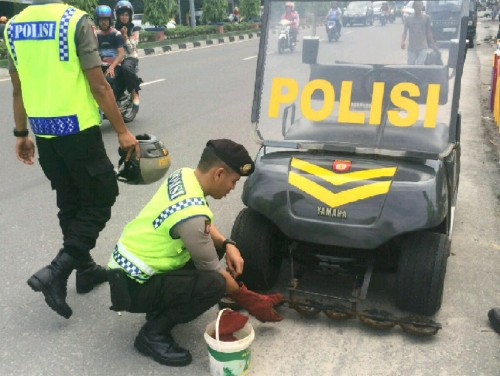 Sisir Jalan Sudirman dan Harapan Raya Pekanbaru, Polisi Kumpulkan 2 kilogram paku