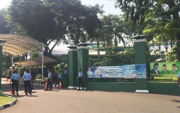 Efek Aksi 22 Mei, Aktivitas DPR dan MPR Diliburkan