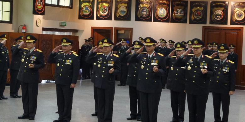 Kabareskrim dan 12 Perwira Tinggi Polri Terima Tanda Kehormatan Bhayangkara 