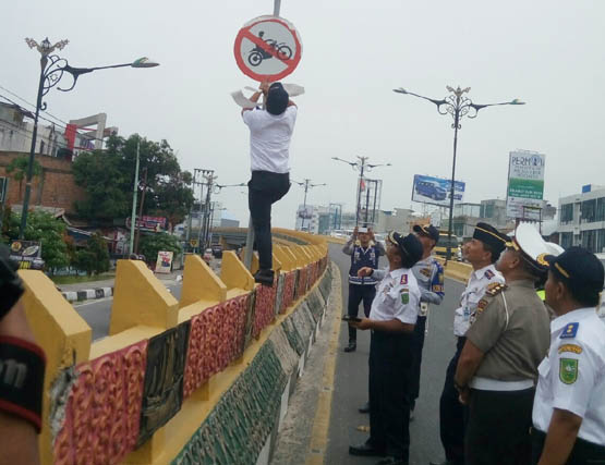 Larangan Motor Melintas Fly Over Resmi Diberlakukan