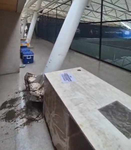 Ambruknya Simbol Kemewahan: Lapangan Padel Anwa Meruya dan Spekulasi Bisnis Gelap di Balik Kualitas Konstruksi Rapuh