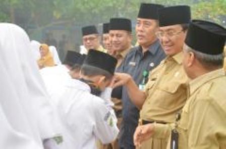 Bupati Wardan Silaturrahmi dengan Guru dan Siswa MTsN 094 Tembilahan