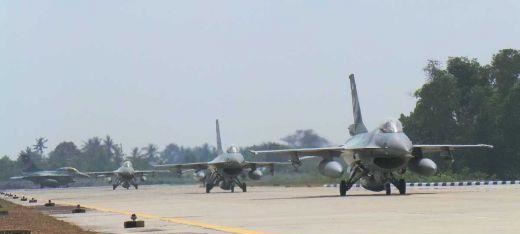 38 Bom Dimuntahkan, 9 Pesawat Tempur Lanud Roesmin Nurjadin Sukses Bombardir Musuh di Natuna 