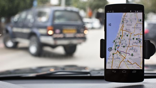 Polisi Tilang Pengguna GPS Saat Berkendara 
