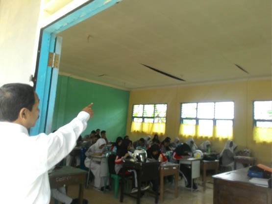 Plafon di 5 Ruang Belajar SMPN 4 Mandau Rawan Runtuh Menimpa Murid