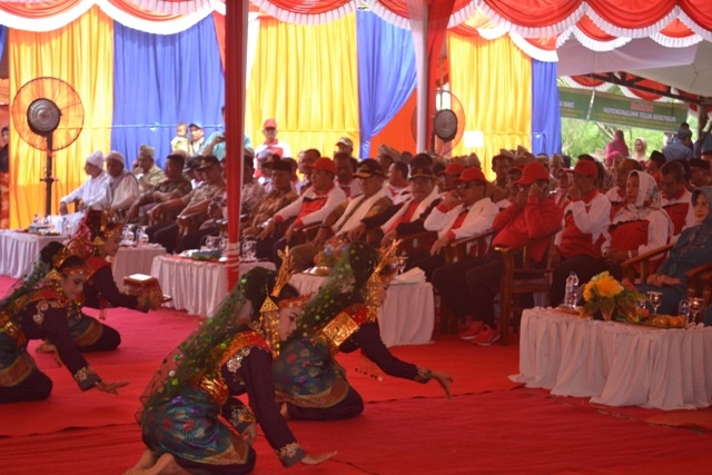 Bupati Berikan Apresiasi Tarian Tradisional