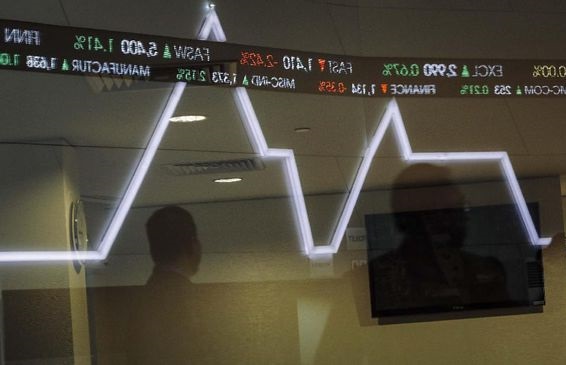 Rupiah Anjlok ke Rp13.751 per Dolar AS, IHSG Terkoreksi Tipis 