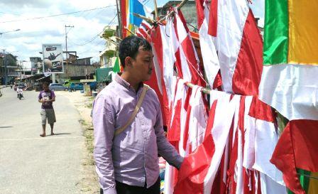 Jelang HUT RI ke-71, Penjual Pernak-pernik Kemerdekaan Mulai Ramai di Rohul