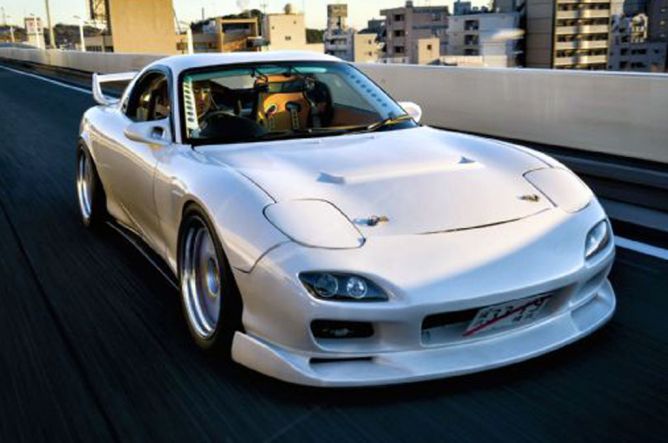 Mazda RX-7 Empat Rotor untuk Balap dan Harian 
