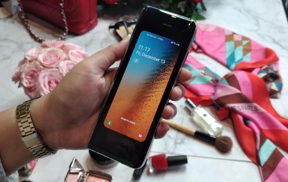 Vendor Ponsel China Adu Layar Lengkung Hingga Tanpa Pinggiran