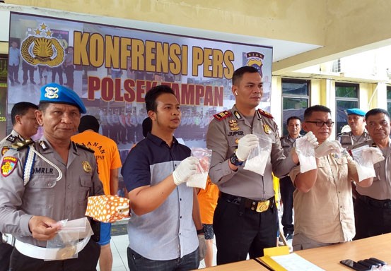 Polsek Tampan Bekuk Tiga Orang Pengedar Narkoba