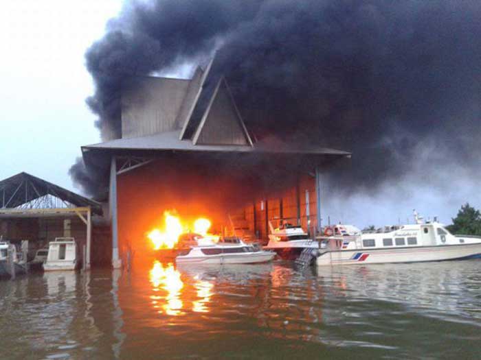 Dua Speedboat Pemkab Bengkalis Ludes Terbakar