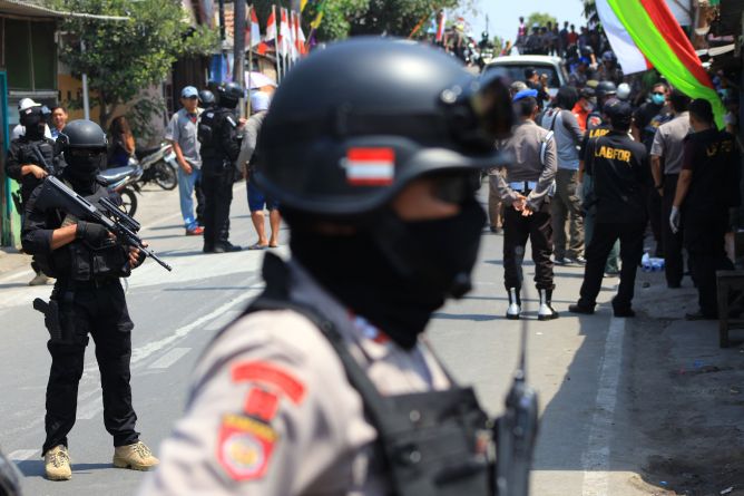 Densus Ketahui Persembunyian Teroris Kelompok Santoso 