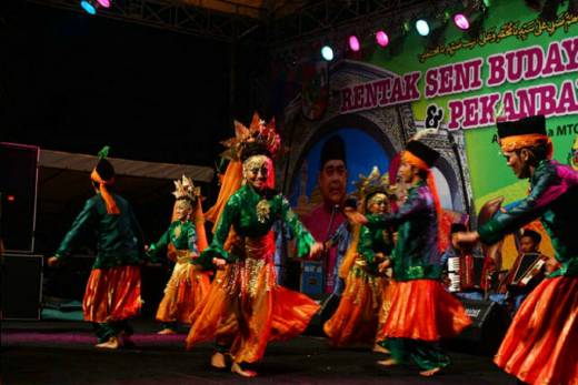 Pelajar di Mandau Harus Menguasai Tari Zapin yang Sudah Mendunia