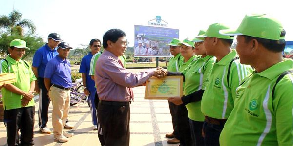 Bupati dan 13 Perusahaan di Rohul Terima Penghargaan K3 Nasional