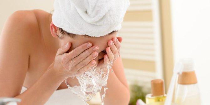 4 Alasan Mengapa Kamu Harus Membersihkan Make Up Sebelum Tidur 