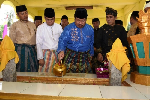 Bupati Bengkalis Kecewa Sejumlah Makam Sejarah Tidak Terawat 