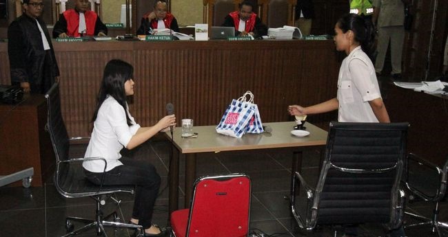 Saksi Ahli Ungkap Waktu Dituangnya Sianida di Kopi Mirna 