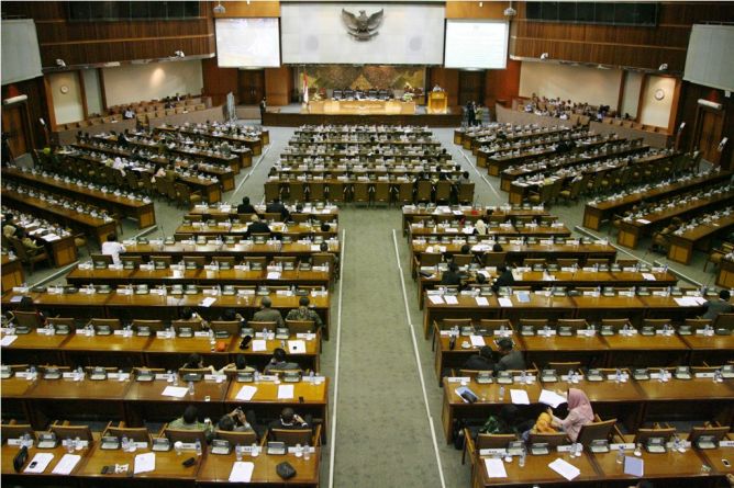 DPR tak Bisa Jalan Terus dengan Sikap Ngototnya 