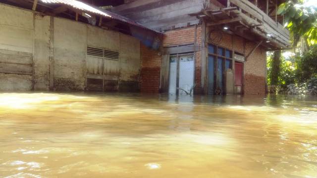 Ribuan Rumah Masih Terendam di Kampar 