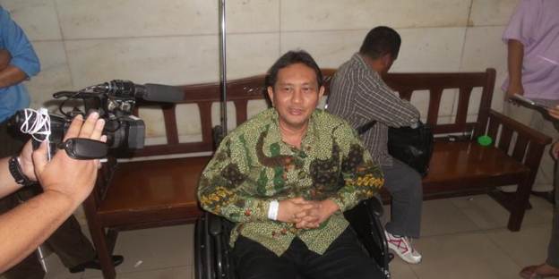 Saat Udar Pristono Lupa dengan Kursi Rodanya