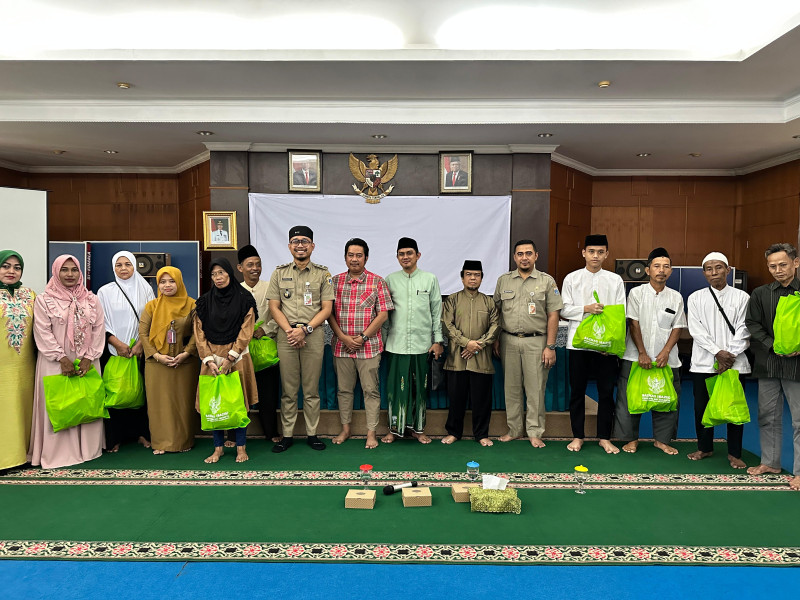 Tomud Jakarta Barat Abdul Aziz Hadiri Santunan Yatim, Dhuafa dan Janda di Kelurahan Kembangan Selatan