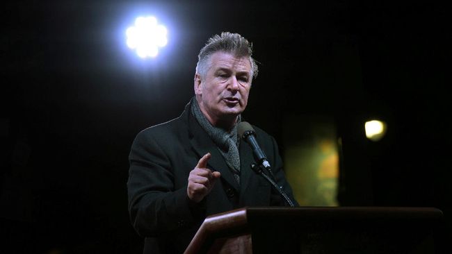 Alec Baldwin Batalkan Proyek Film Lain, Butuh Waktu Sendiri