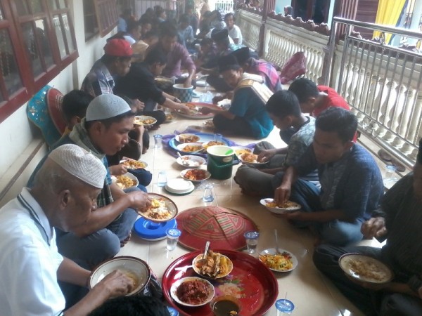 Dua Kali Nambah, Gubri Sebut Makan Bajambau Enak