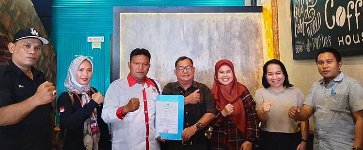 Ketua DPD PJS Riau Serahkan Mandat Pembentukan PJS Pelalawan
