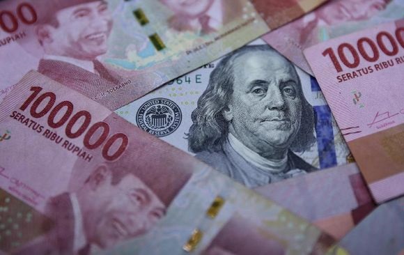 Rupiah Pagi Ini Kembali Lunglai Nyaris Rp14.300 per Dolar AS