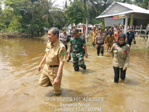 Satu Ton Beras untuk Korban Banjir di Pangean Kuansing 