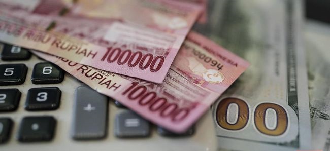 Klaim Kemenangan Jokowi dan Prabowo Buat Rupiah Tertekan 