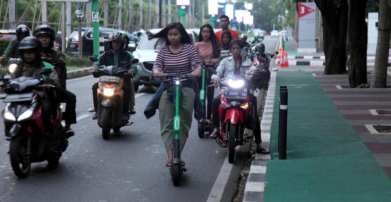 Dasar Hukum Soal Larangan Menggunakan Skuter Listrik di Jalan Raya 