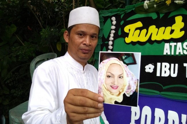 Titi Qadarsih Meninggal Karena Kanker Usus