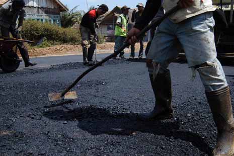 Tidak Digubris Pemda, RT 02 Sekip Hulu Perbaiki Jalan Melalui Swadaya 