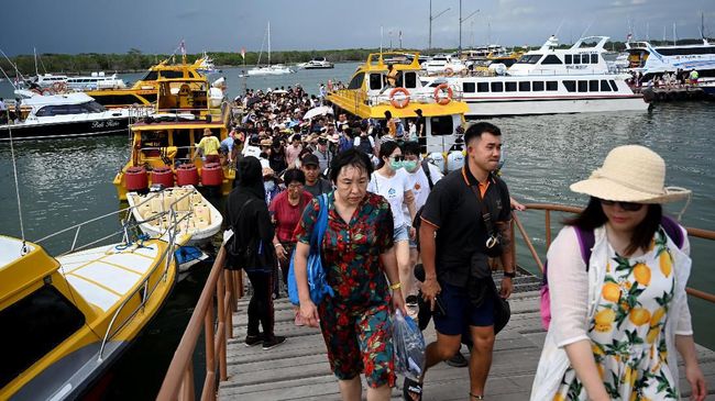 Bali Waspadai Corona, Ribuan Turis China Bakal Dipulangkan