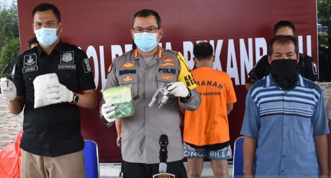 Polresta Pekanbaru Bekuk Bandit Lima Kilo Sabu Bersenjata Api